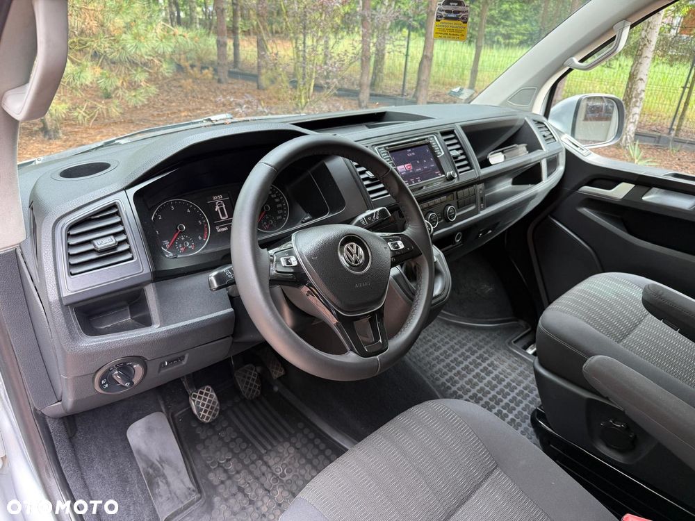 Volkswagen Caravelle - 8