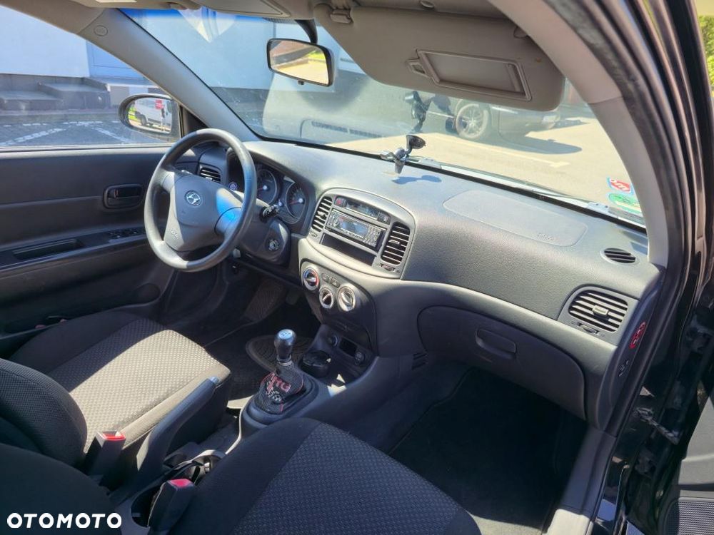 Hyundai Accent 1.4 Comfort - 10