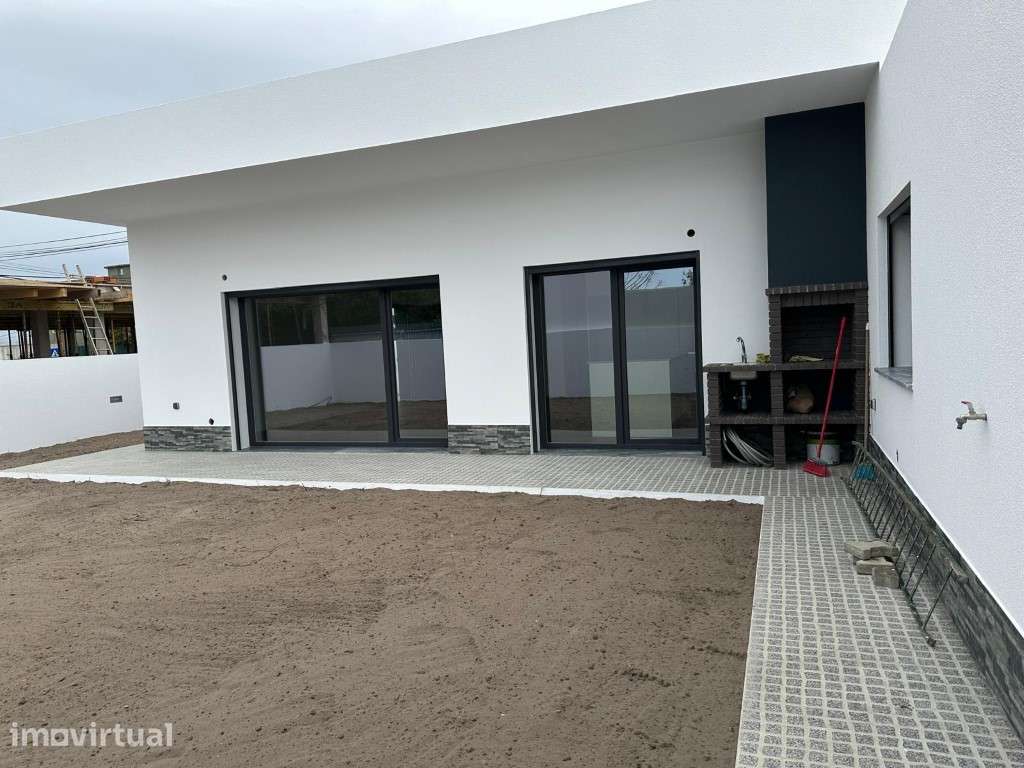 Moradia Térrea Isolada em Fernão Ferro - Grande imagem: 5/37