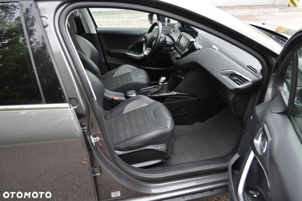 Peugeot 2008 PureTech 82 Allure - 16