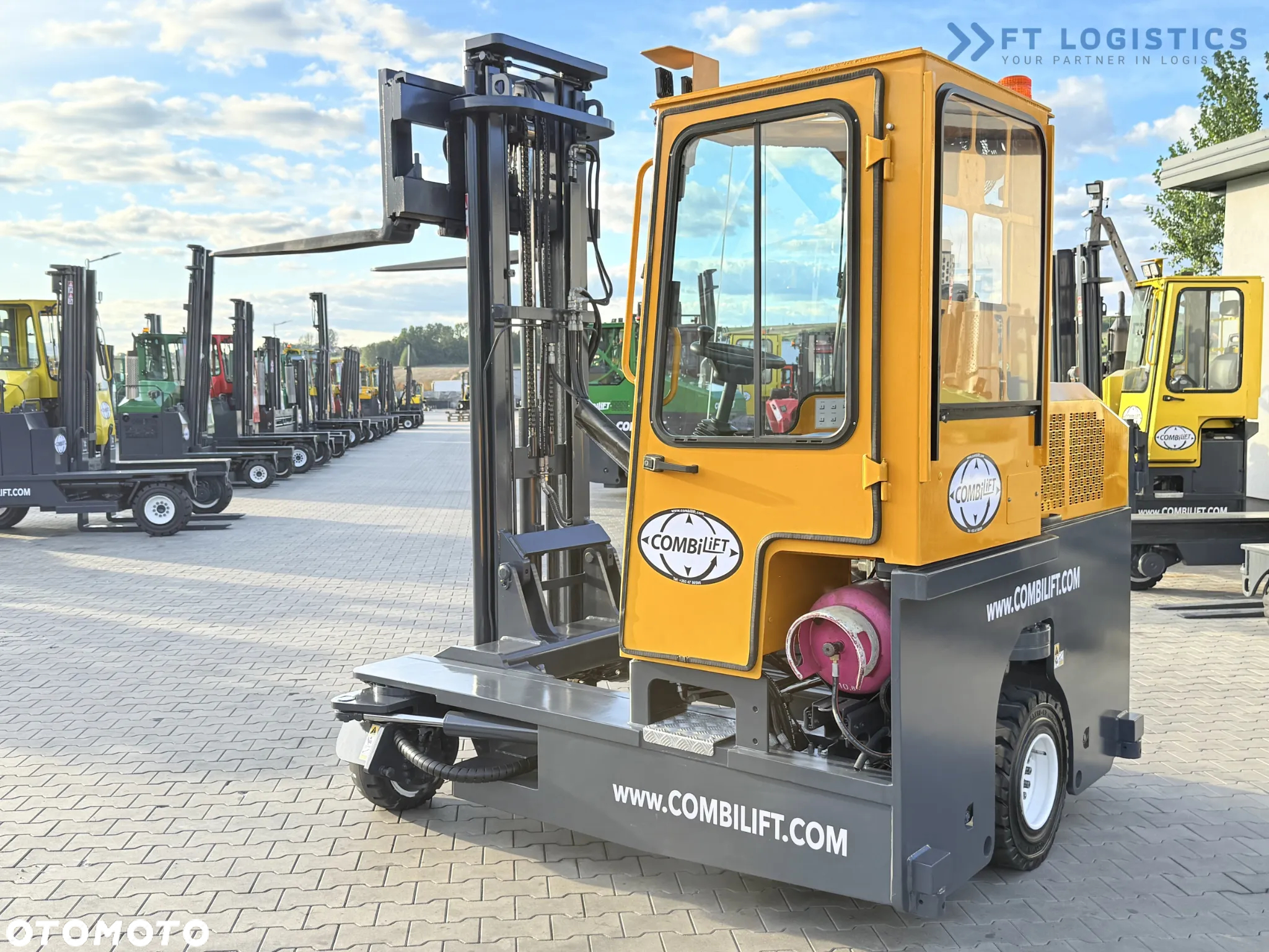 Combilift WÓZEK CZTEROKIERUNKOWY - WIELOKIERUNKOWY C3000 / GAZ/ DUPLEX 4500MM /JEDYNE 3096 MOTOGODZIN /  PRZESUW WIDEŁ / PEŁNA KABINA / STAN IDEALNY / Szeroka oferta wózków czterokierunkowych i bocznych, dopasowanych do różnorodnych potrzeb i zastosowań - 25