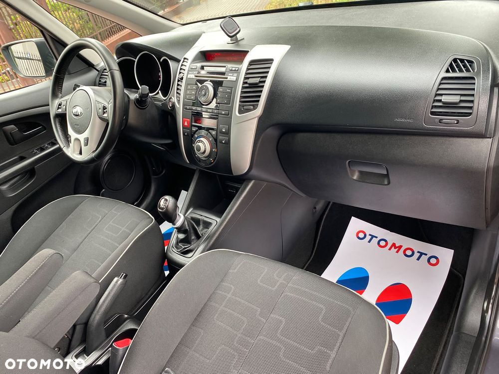 Kia Venga 1.6 CVVT Titanium Collection - 11