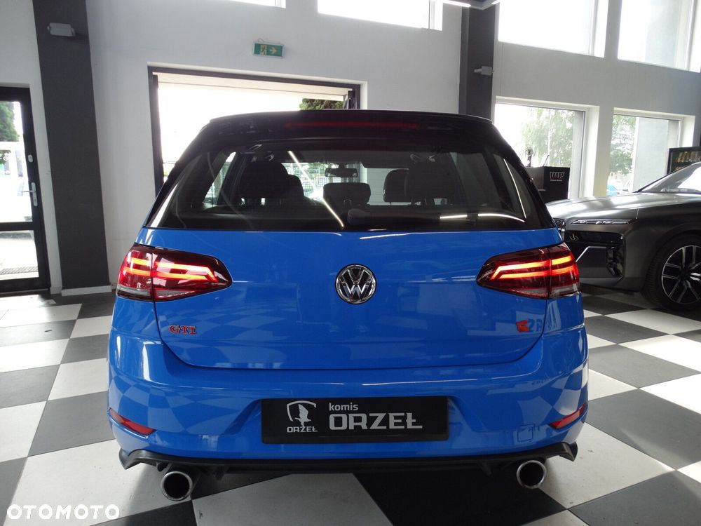Volkswagen Golf - 6