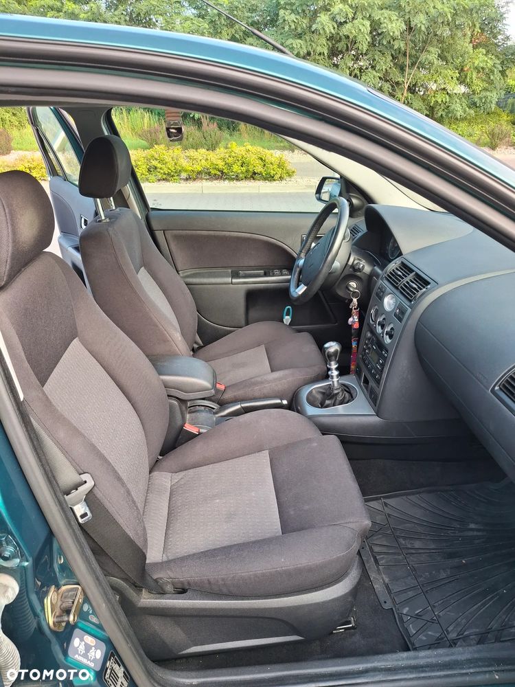 Ford Mondeo 2.0 TDDi Trend - 6
