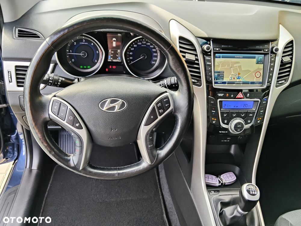 Hyundai i30 blue 1.6 CRDi Premium - 13