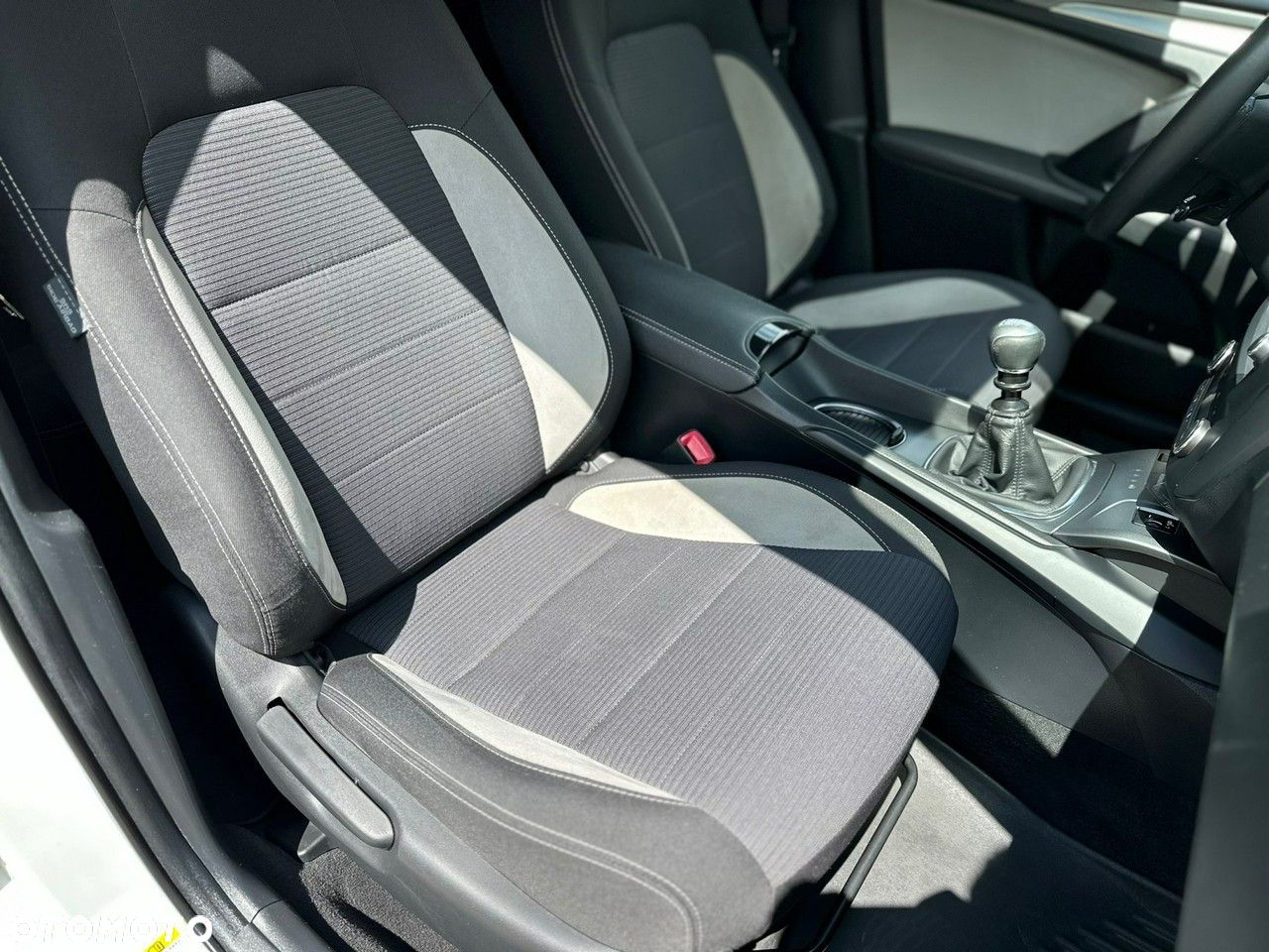 Toyota Avensis Touring Sports 1.8 Edition S+ - 9