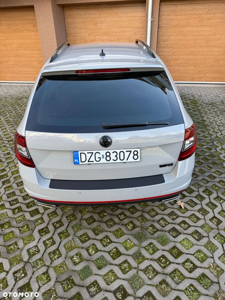 Skoda Octavia 2.0 TDI DSG RS - 9