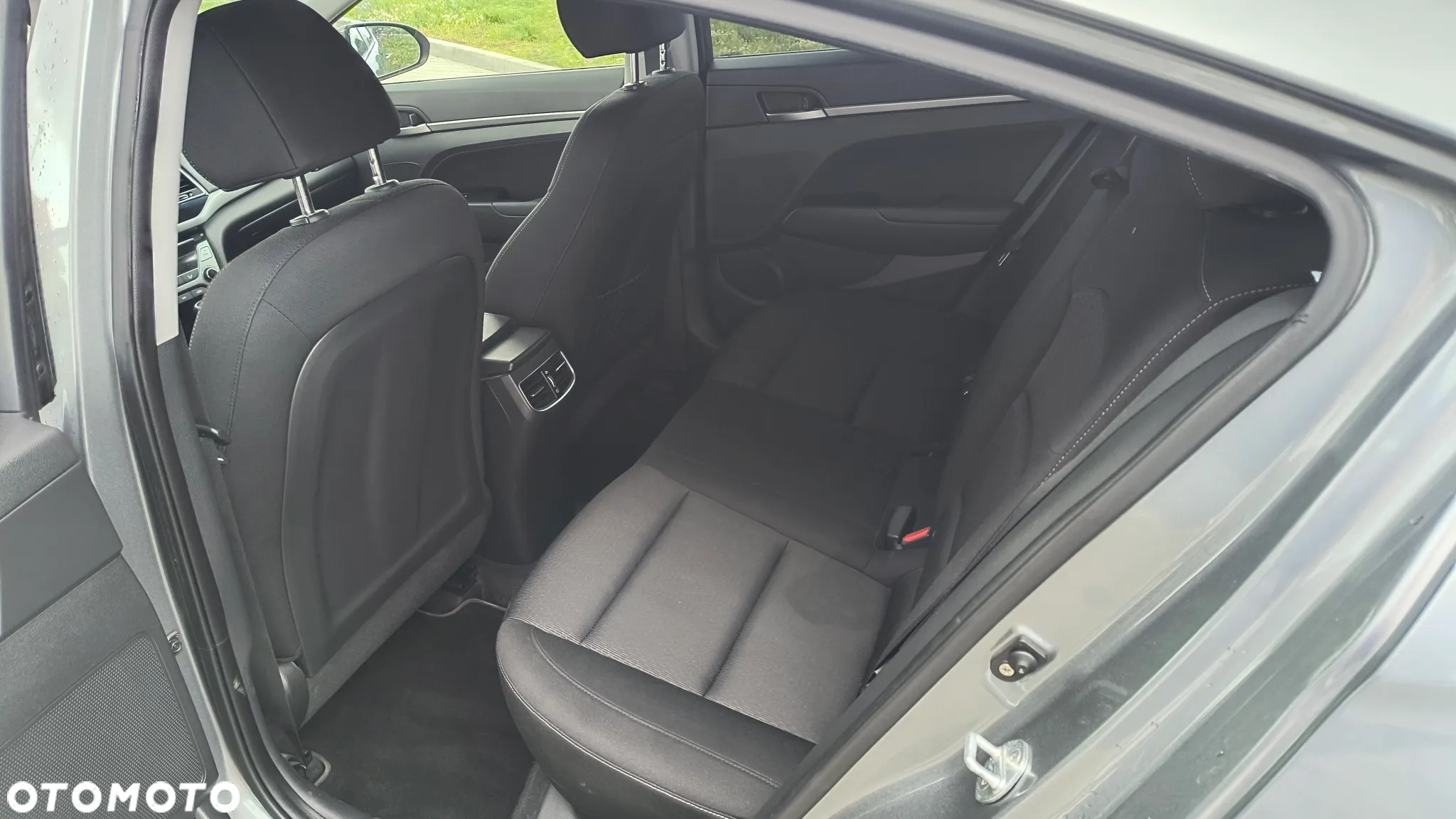 Hyundai Elantra 1.6 Comfort - 11