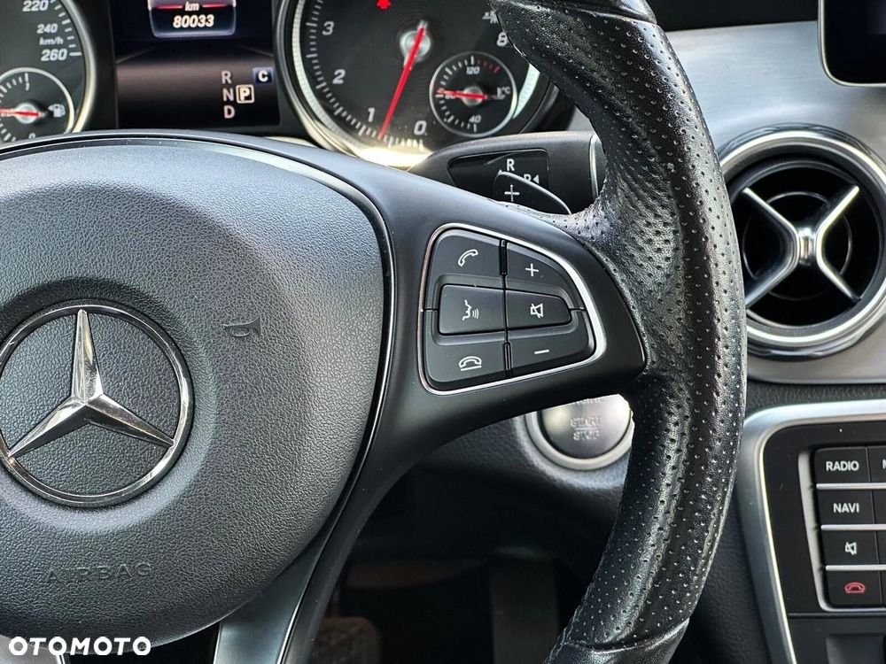 Mercedes-Benz GLA - 12