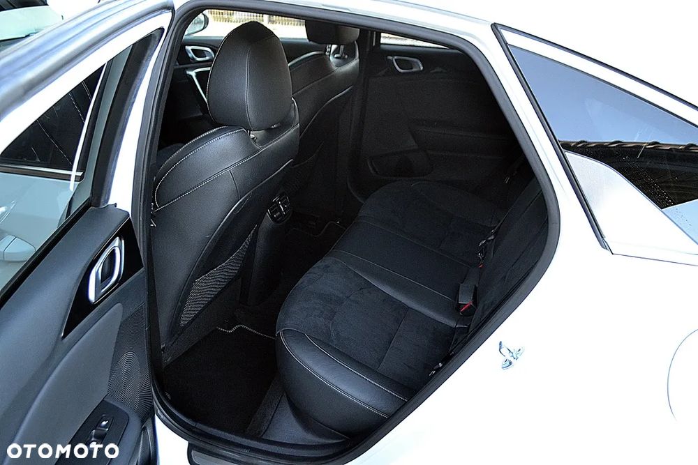 Kia ProCeed 1.5 T-GDI DCT7 OPF GT LINE - 19
