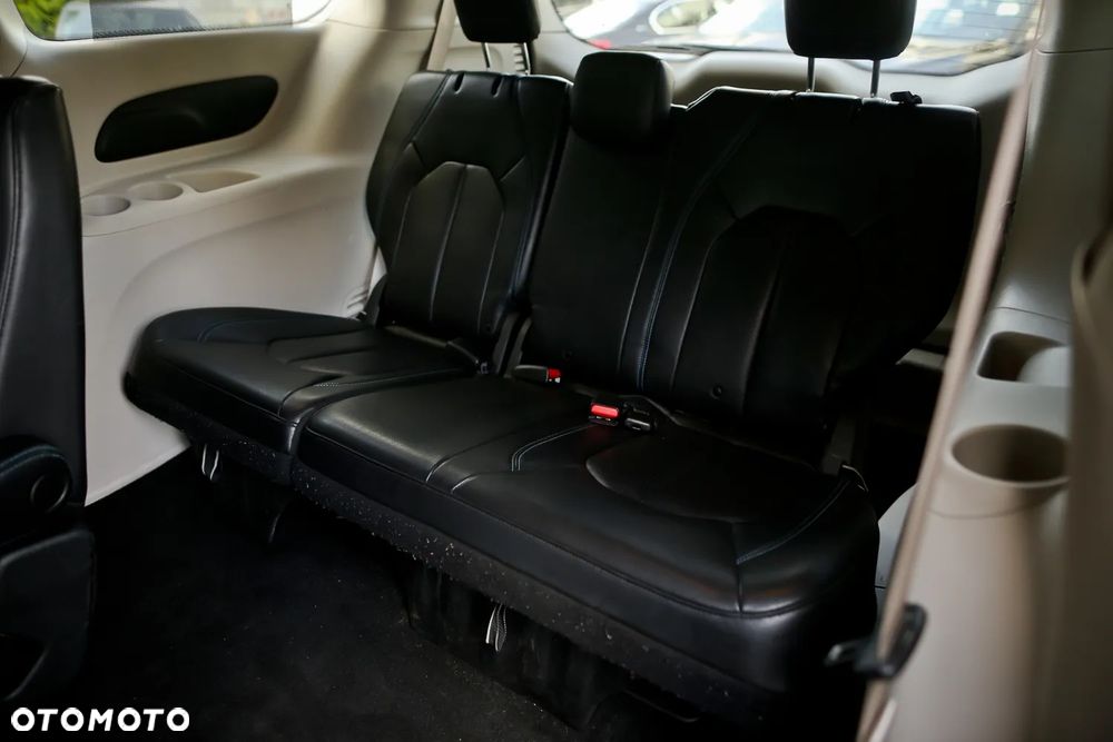 Chrysler Pacifica - 18