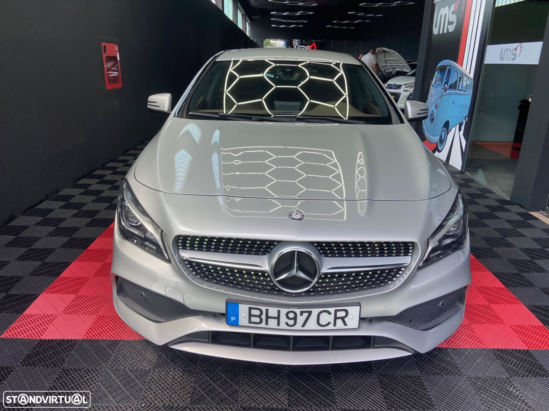 Mercedes-Benz CLA 180 d Shooting Brake AMG Line - 2