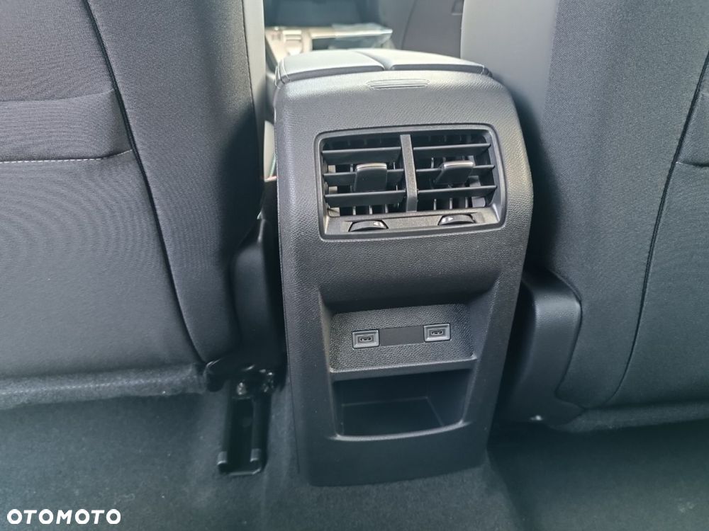Peugeot 408 - 15