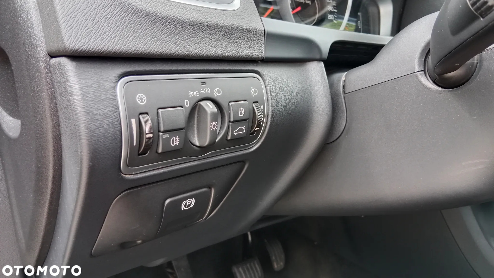 Volvo V60 Cross Country - 16
