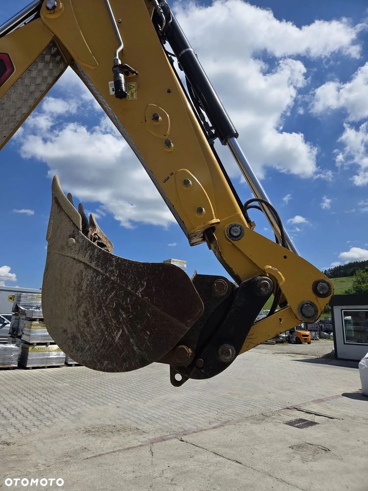 Caterpillar 432F - 36