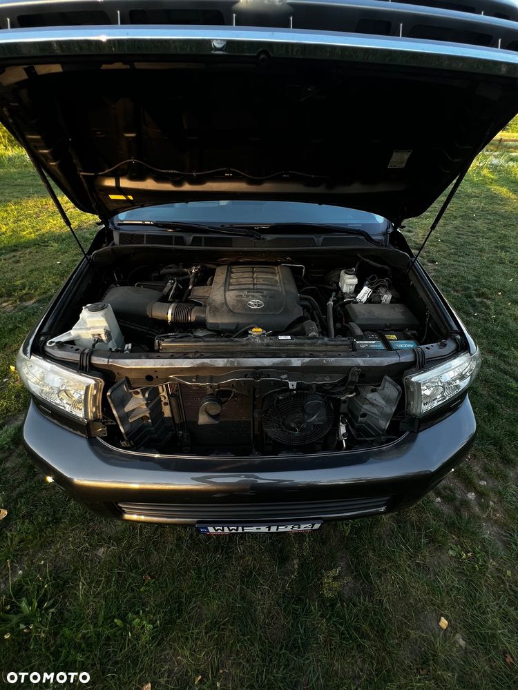 Toyota Sequoia - 9