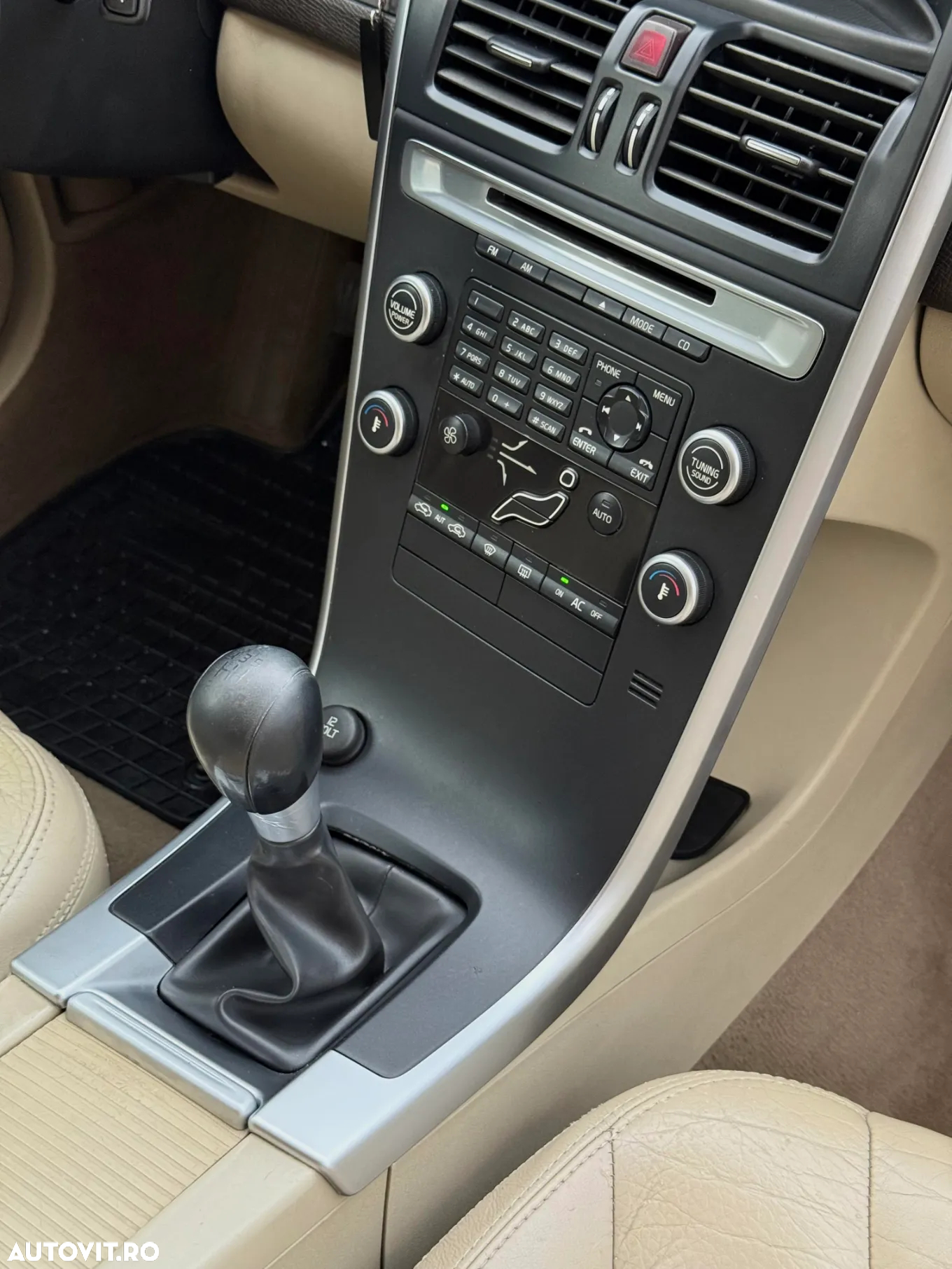 Volvo XC 60 2.4D AWD Kinetic - 12