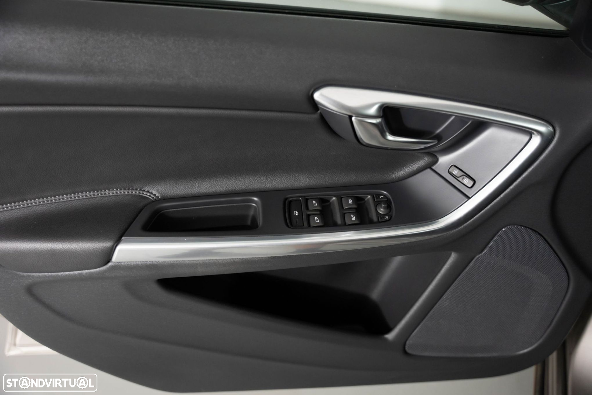 Volvo V60 2.0 D4 Kinetic - 17