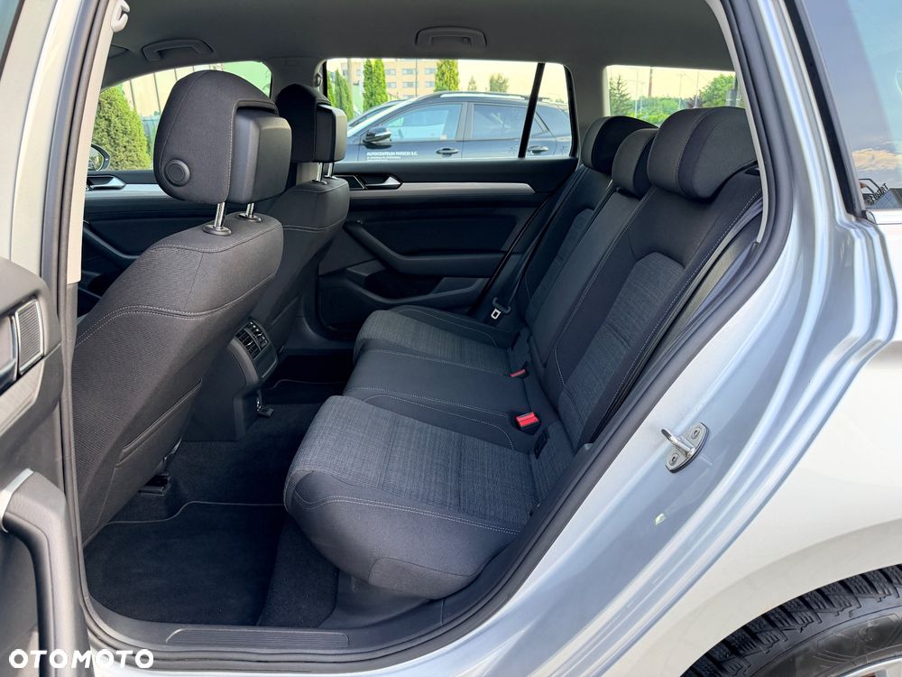 Volkswagen Passat Variant 2.0 TDI EVO Business DSG - 20