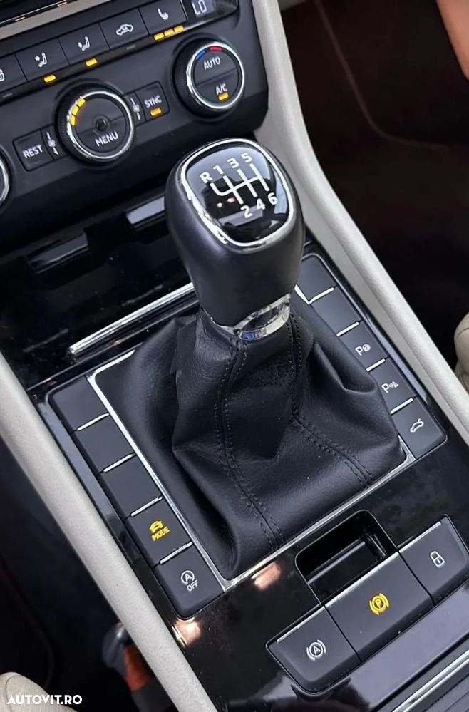 Skoda Superb 2.0 TDI Premium Edition - 23