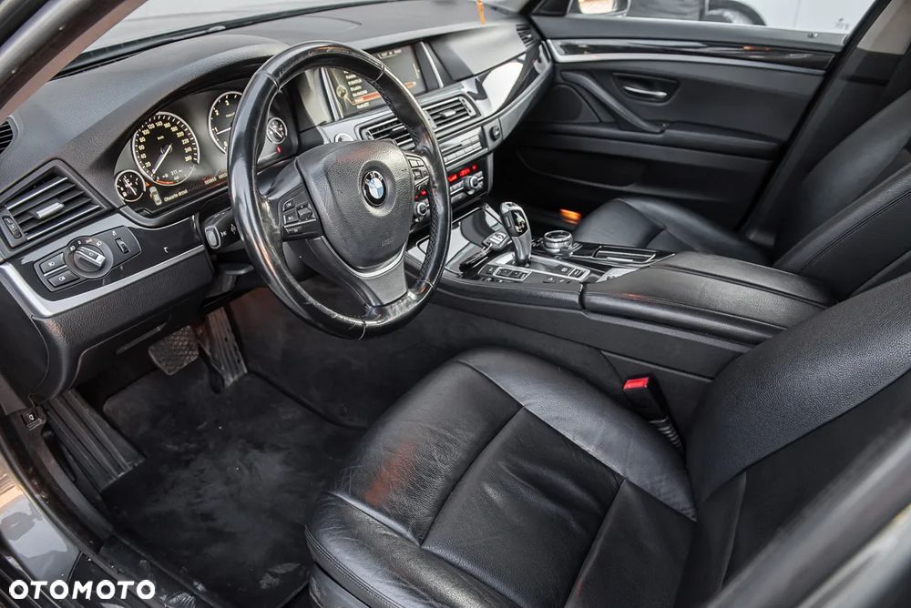 BMW Seria 5 525d xDrive - 11