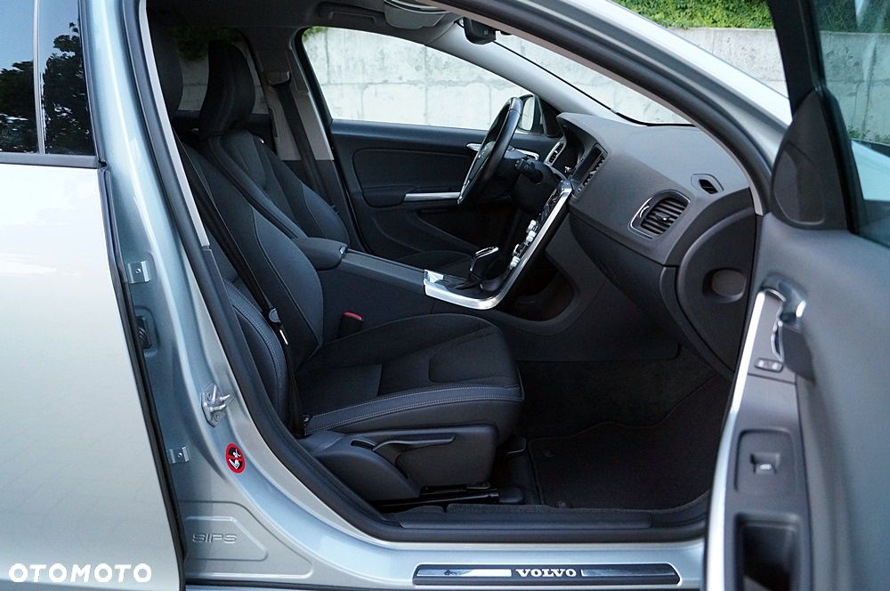 Volvo V60 D4 Geartronic Summum - 24