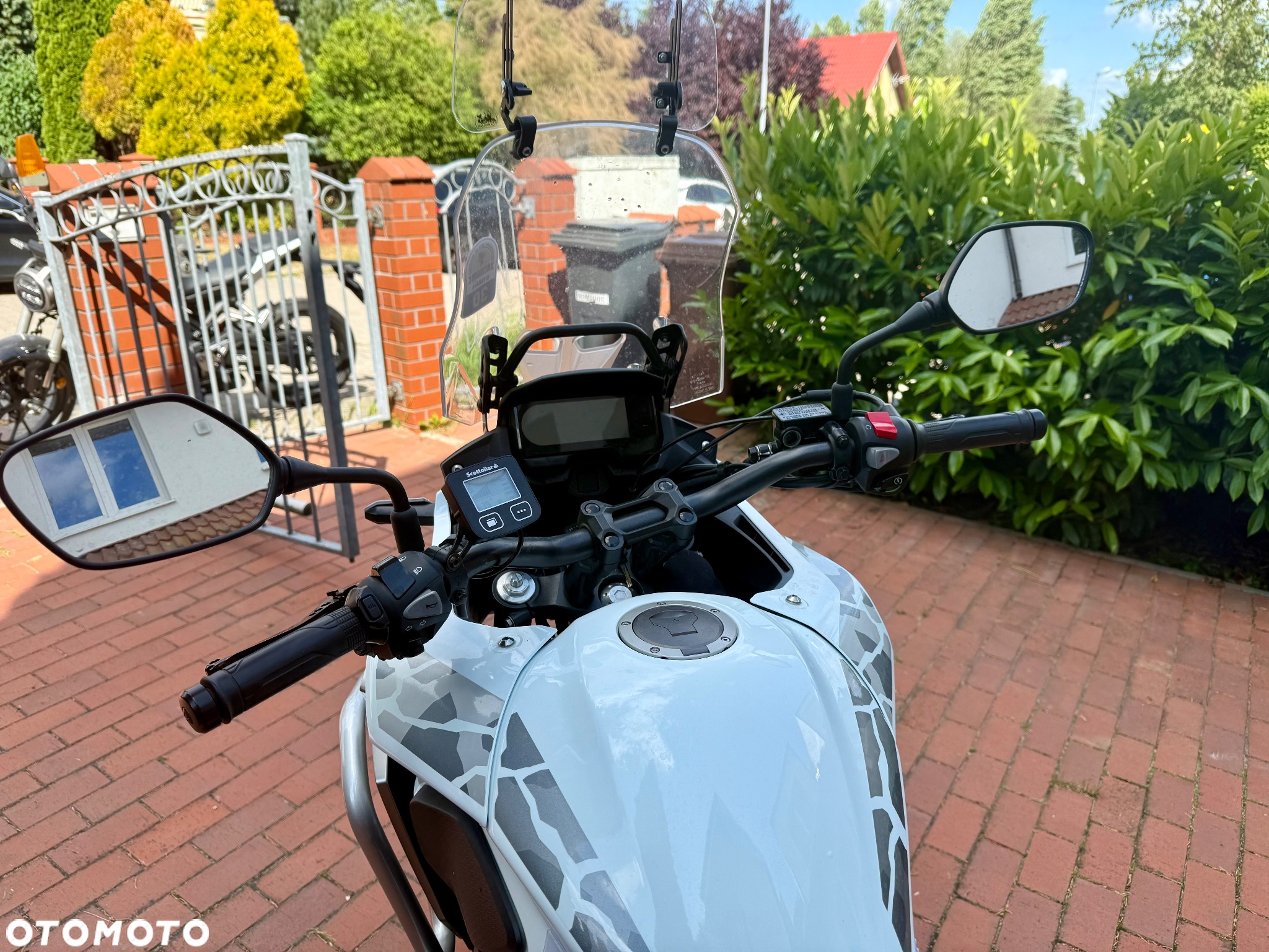 Honda CB - 12