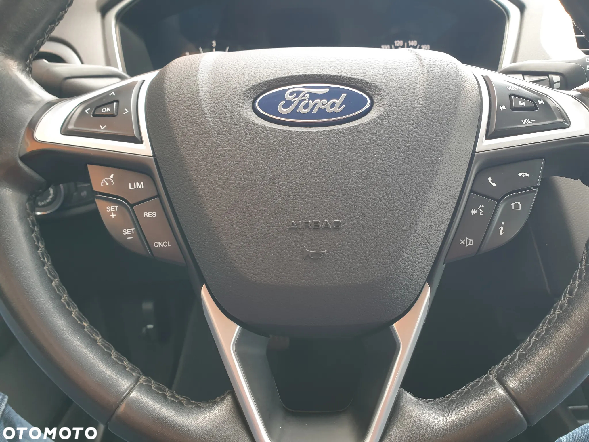 Ford Mondeo - 39
