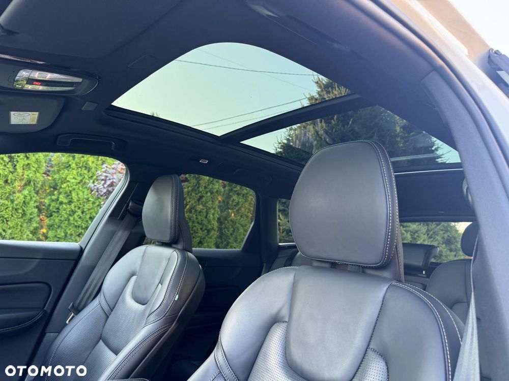 Volvo XC 60 T8 Plug-In Hybrid AWD R-Design - 20