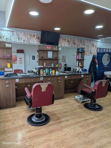 Trespasse barbearia no centro da vila de Grijó - Grande imagem: 5/5