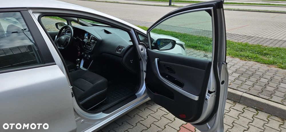 Kia Ceed - 8