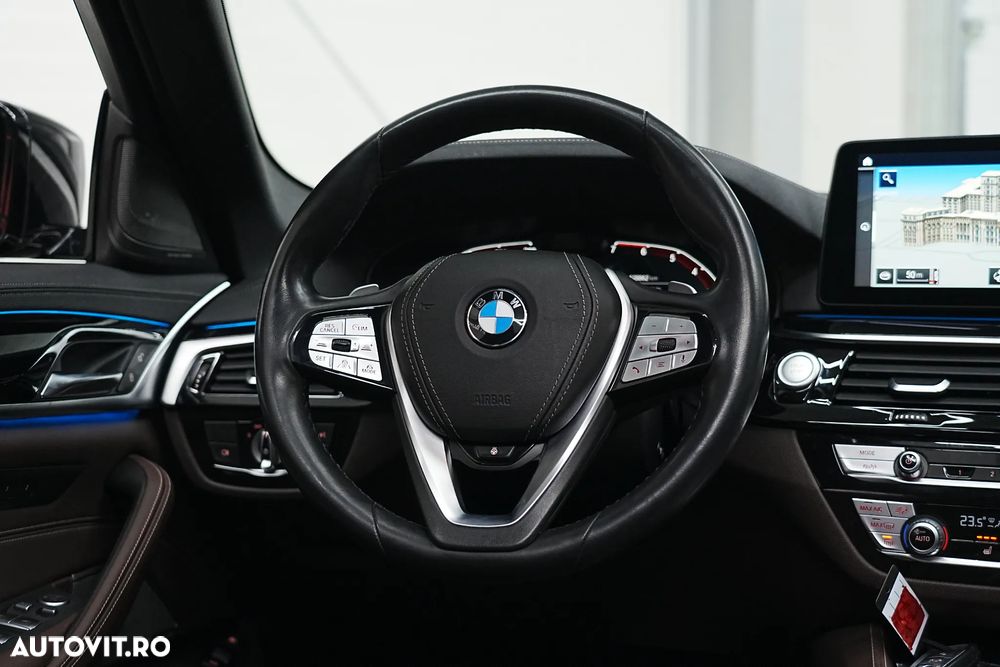 BMW Seria 5 530e Aut. Luxury Line - 24