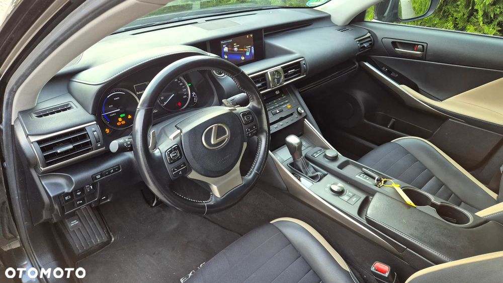 Lexus IS - 11