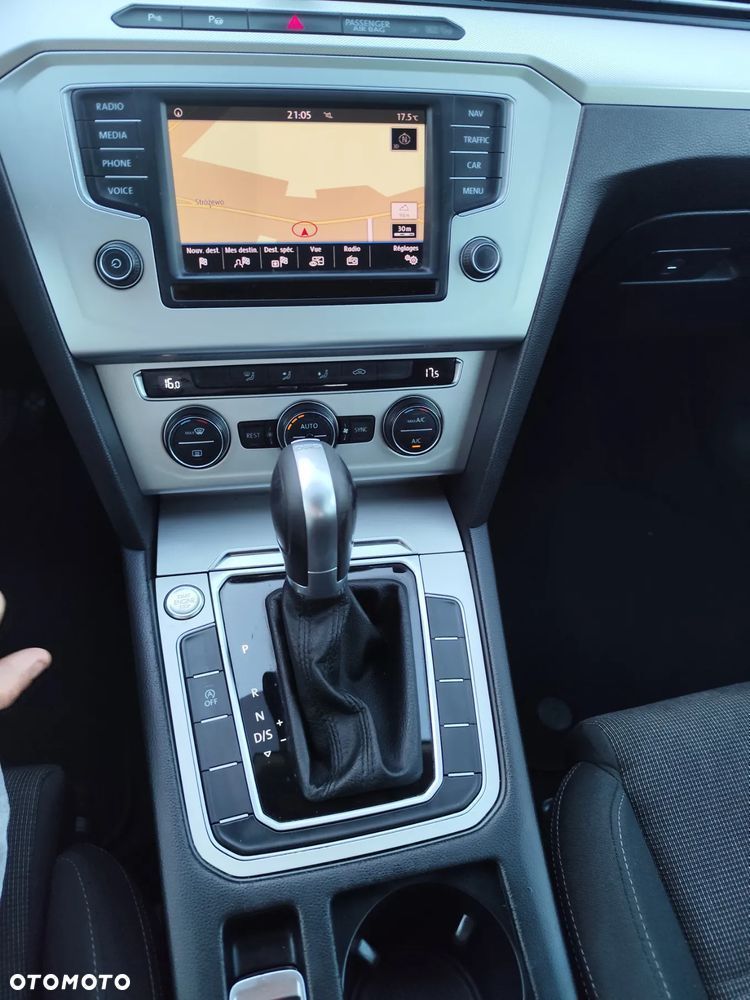 Volkswagen Passat 2.0 TDI SCR DSG Comfortline - 22