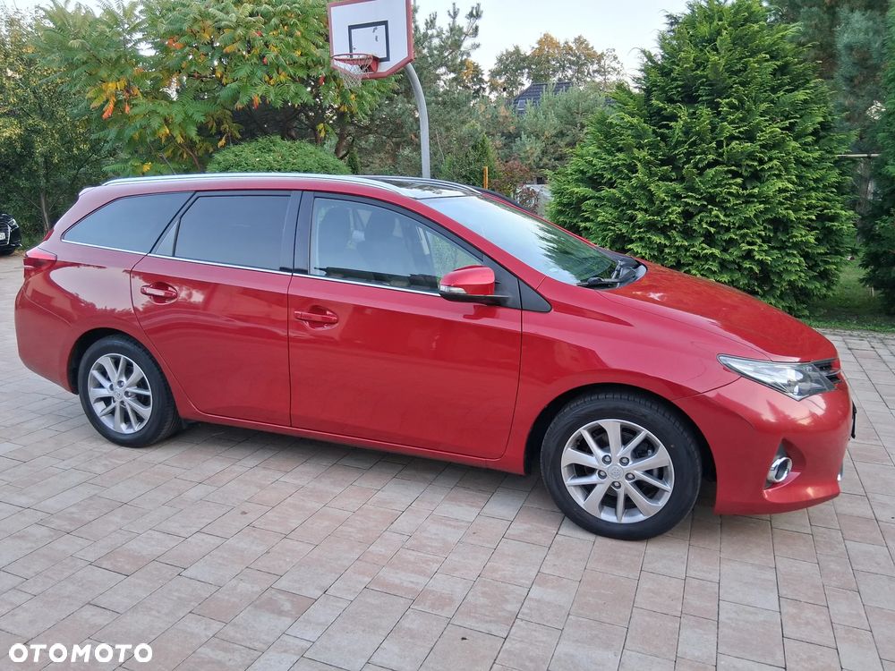 Toyota Auris 2014 photo 2