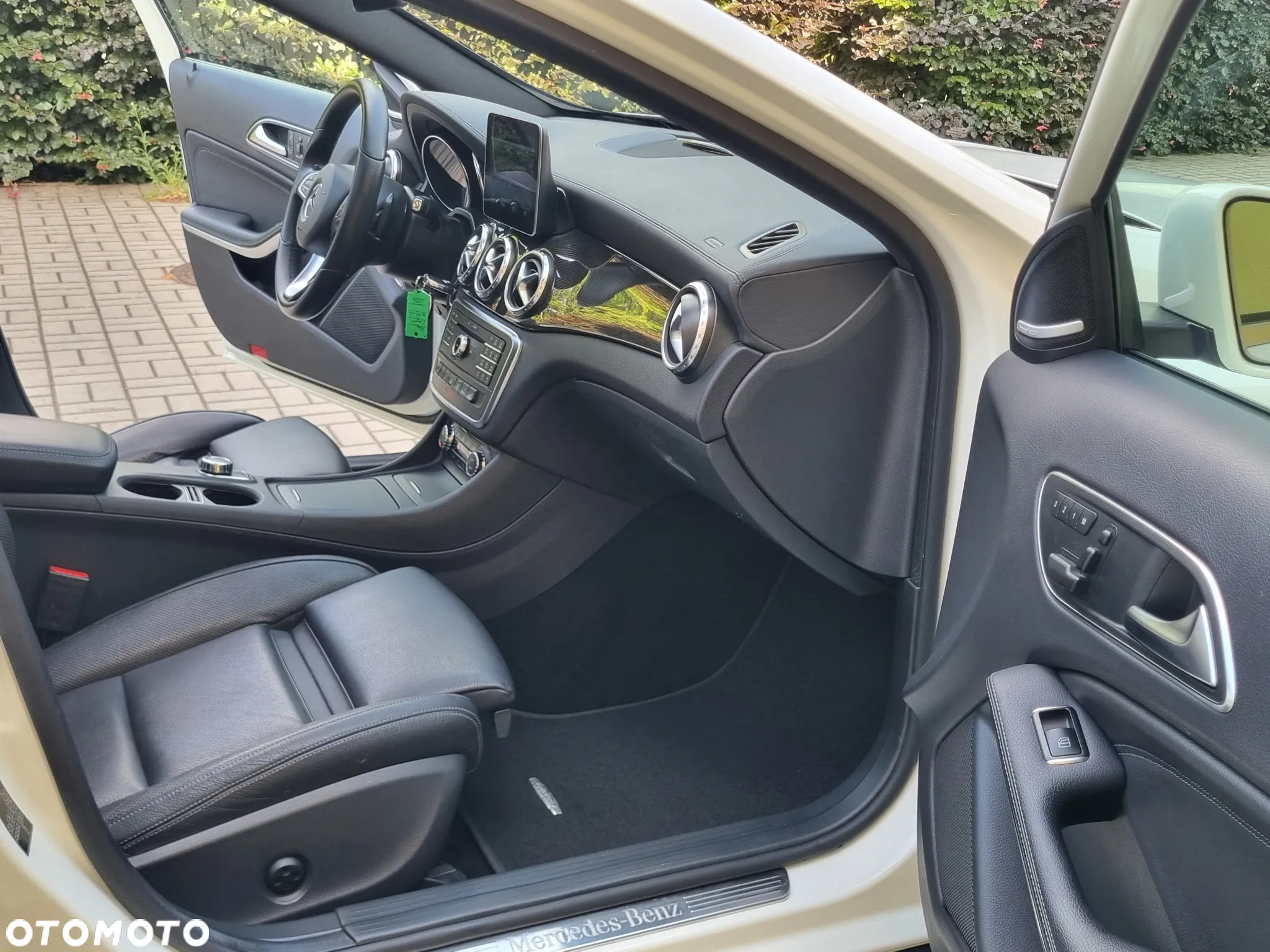 Mercedes-Benz GLA 250 7G-DCT Urban - 18