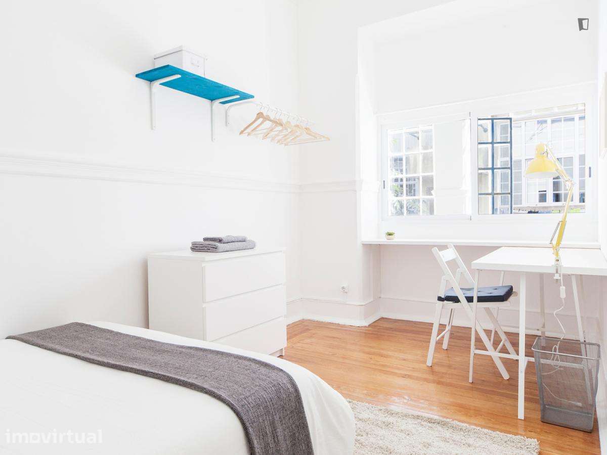 Quarto - localizado em São Sebastião Lisbon - Grande imagem: 4/15