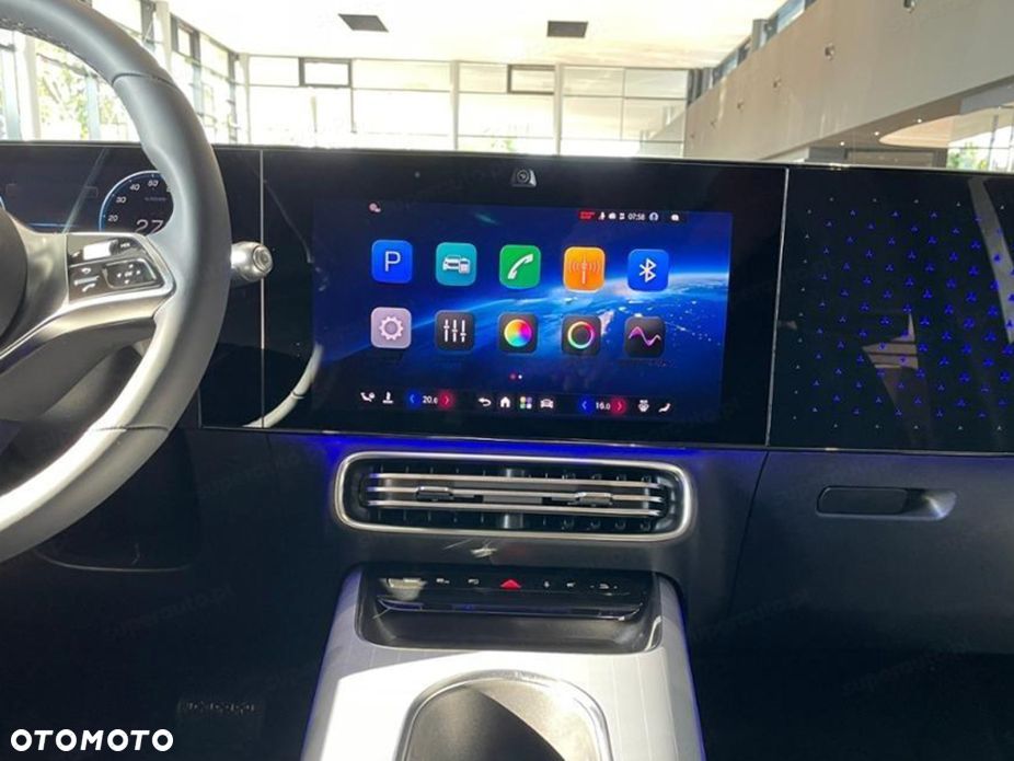Mercedes-Benz GLB - 13