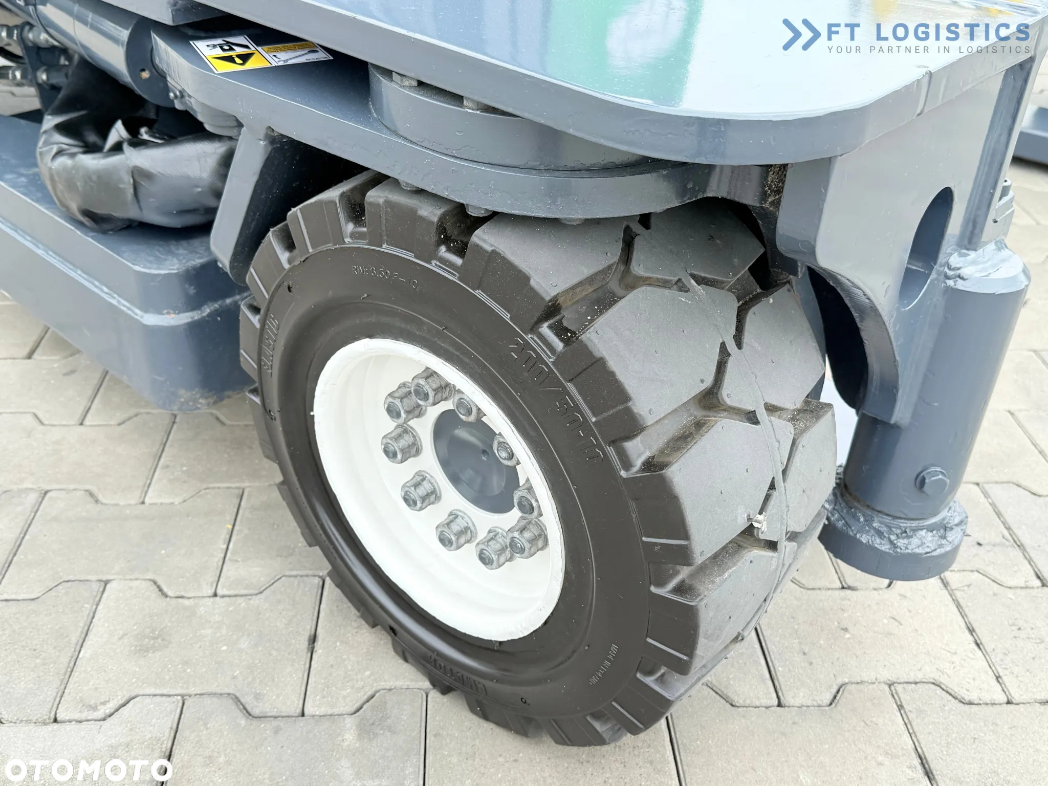 Combilift C4000 / TRIPLEX / 9300MM /  DUŻY WYBÓR WÓZKÓW CZTEROKIERUNKOWYCH / WOLNY SKOK / POZYCJONER / GAZ / KABINA / JAK NOWY - 7