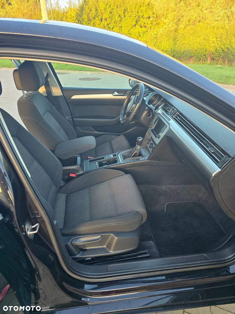Volkswagen Passat 2.0 TDI SCR Comfortline - 21