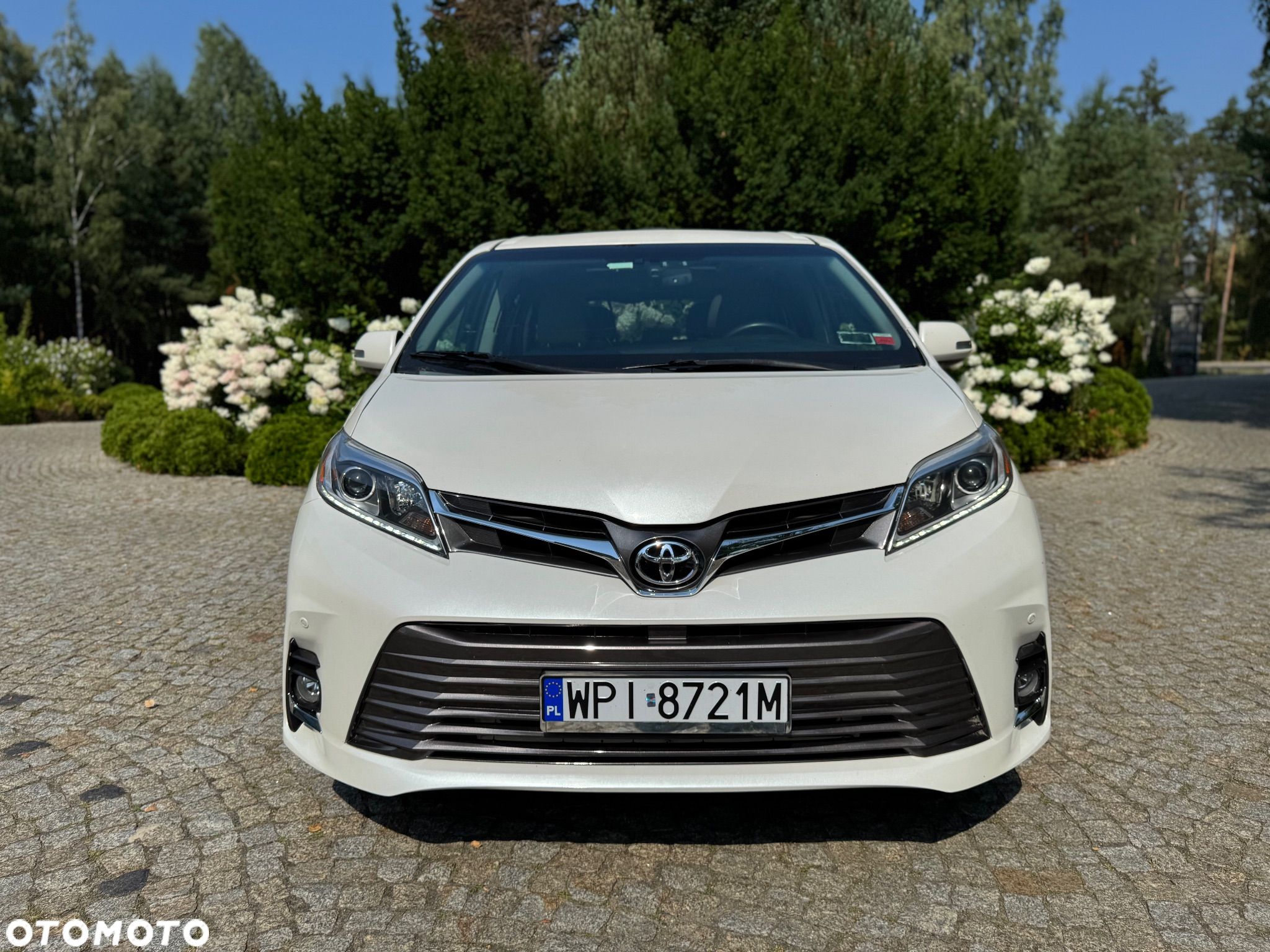 Toyota Sienna - 1