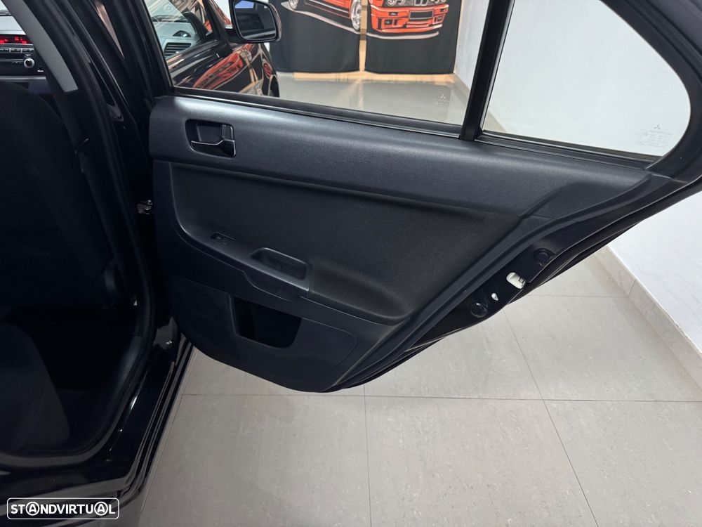 Mitsubishi Lancer Sportback 1.6 Invite Black Edition ClearTec - 33