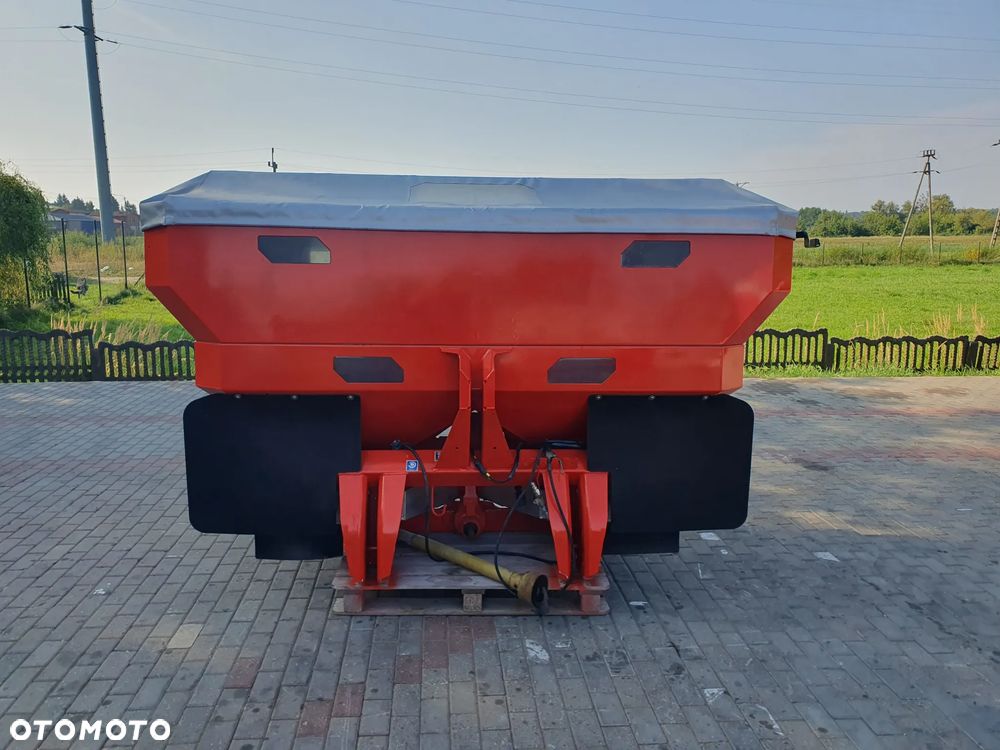 Kuhn Rozsiewacz AXIS 30.1 K 3.000 L - 5