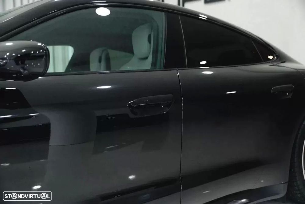 Porsche Taycan foto 5
