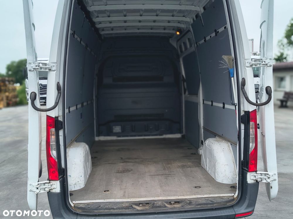 Mercedes-Benz Sprinter - 4