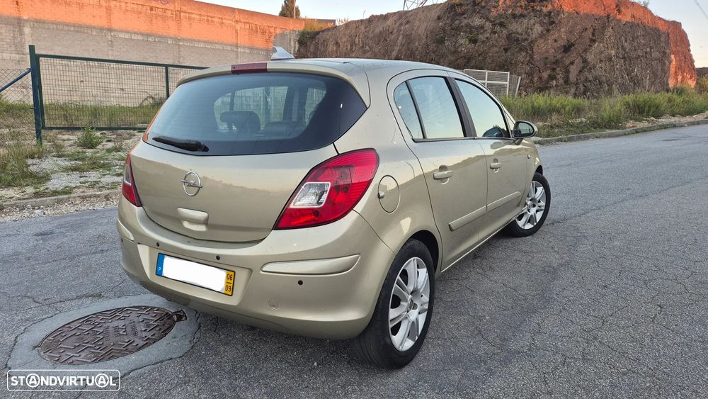 Opel Corsa 1.2 Cosmo - 4