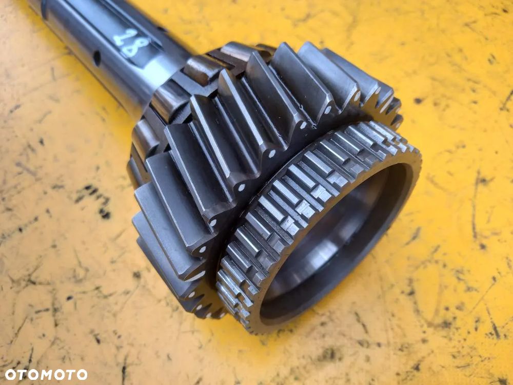 Wałek Z28 skrzyni New Holland T7.230 - 5