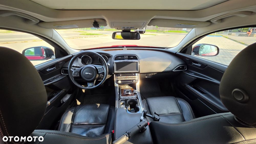 Jaguar XE - 22