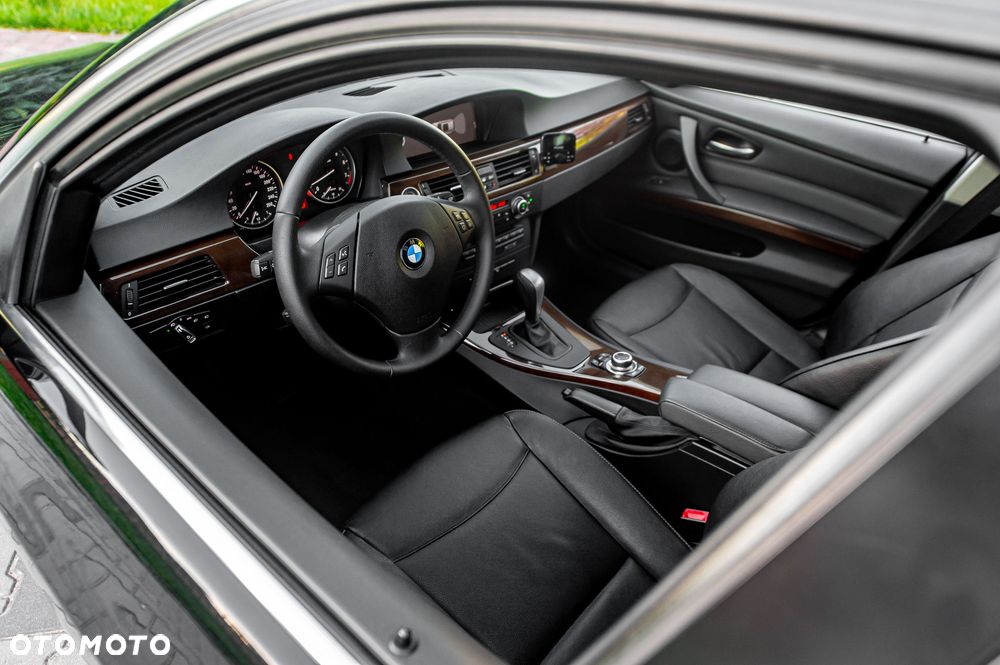 BMW Seria 3 325i xDrive - 18