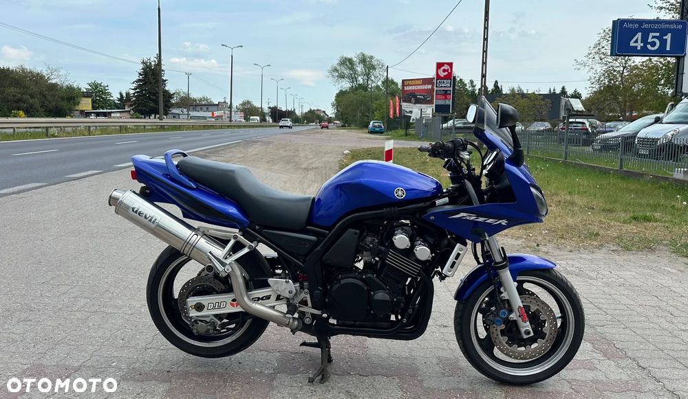 Yamaha FZS - 12